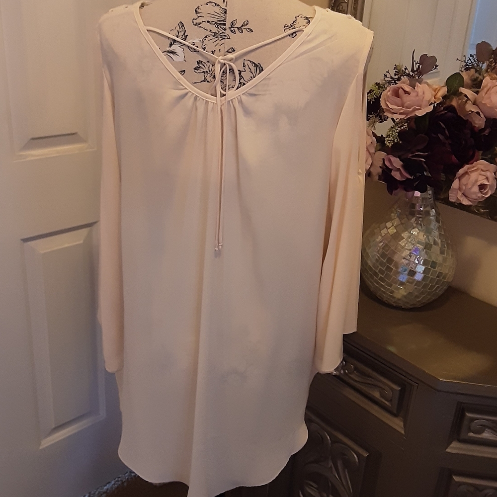 🌻Gorgeous Top - Picture 2 of 7